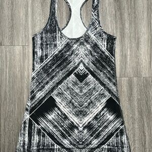 #227 Like new size 6 Lululemon Black and White Graphic Tank